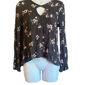 Full Tilt Gray Pink Floral Cutout Crinkle Top Long Sleeve Medium Boho Festival